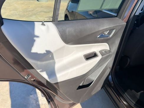 Used 2020 Chevrolet Equinox LT image 15
