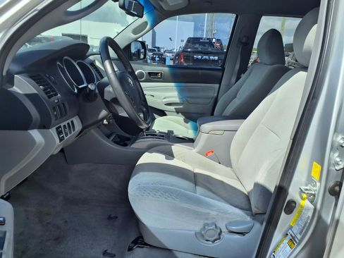 Used 2011 Toyota Tacoma PreRunner w/ SR5 Pkg #2 image 16