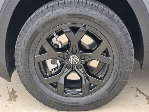 New 2026 Volkswagen Atlas Peak Edition AWD/4WD image 9