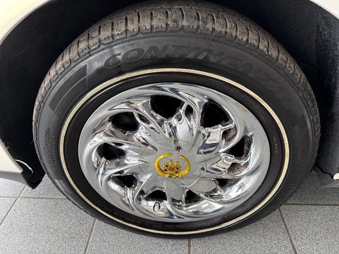 Used 2005 Cadillac De Ville w/ Limited Edition Package image 29