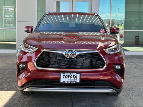 New 2026 Toyota Highlander Platinum image 4