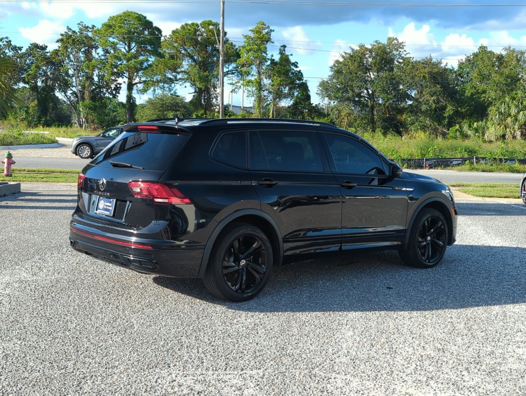 Certified 2023 Volkswagen Tiguan SE R-Line FWD image 7