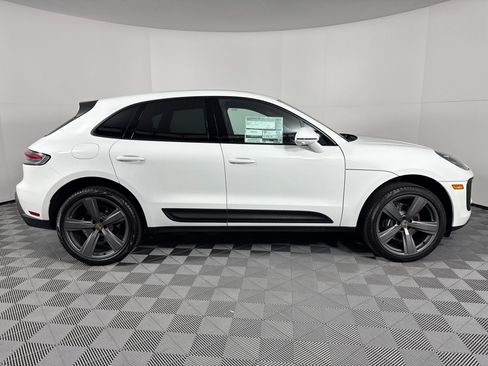 Certified 2026 Porsche Macan AWD/4WD image 8