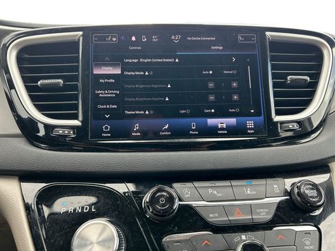 Used 2023 Chrysler Pacifica Touring-L FWD image 24