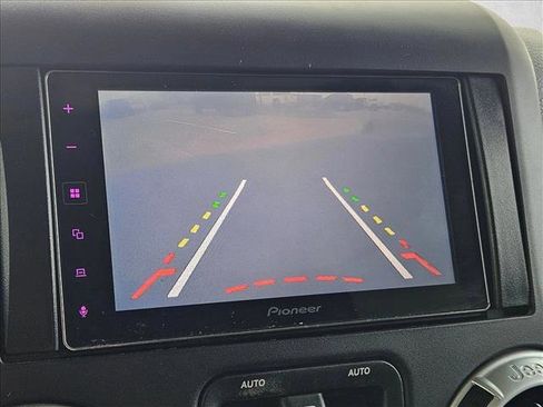 Used 2013 Jeep Wrangler Unlimited Sahara image 13