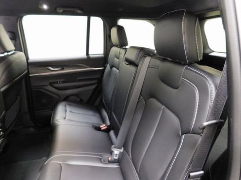 New 2025 Jeep Grand Cherokee Limited w/ Black Appearance Package image 10