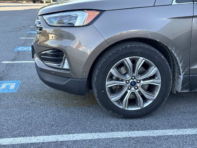 Used 2019 Ford Edge Titanium w/ Equipment Group 301A AWD/4WD image 9