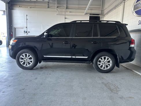 Used 2016 Toyota Land Cruiser Base AWD 4dr SUV image 8