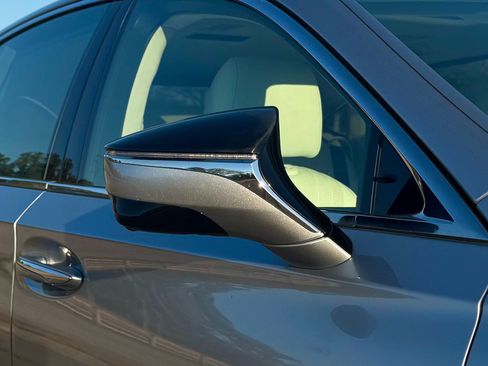 Used 2023 Lexus LS 500h AWD w/ Luxury Package image 16