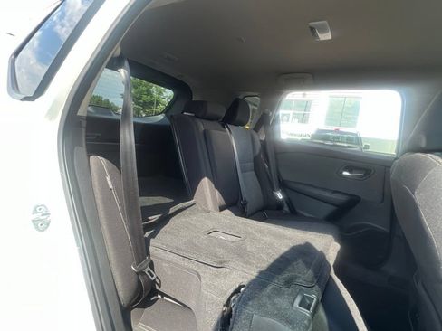 Used 2022 Nissan Rogue SV AWD/4WD image 38