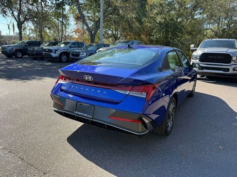 Used 2025 Hyundai Elantra SEL image 11