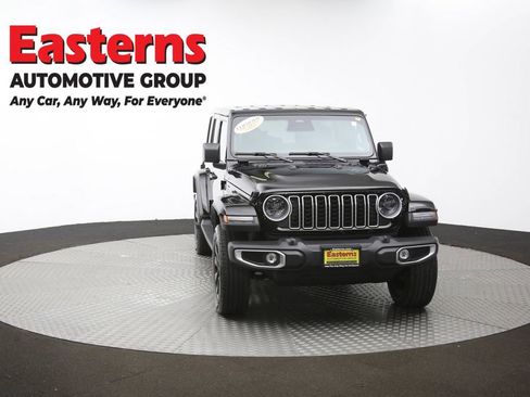 Used 2025 Jeep Wrangler Unlimited Sahara w/ Safety Group AWD/4WD image 53