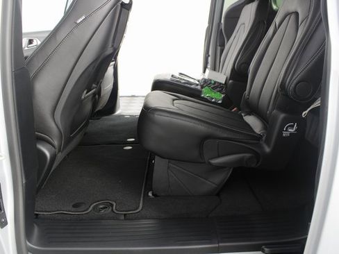 New 2026 Chrysler Pacifica Select image 18