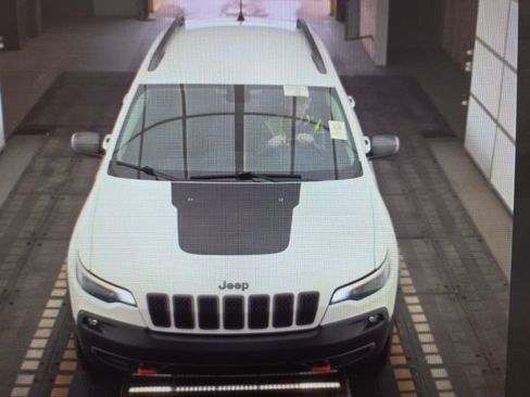 Used 2019 Jeep Cherokee Trailhawk w/ Cold Weather Group AWD/4WD image 15