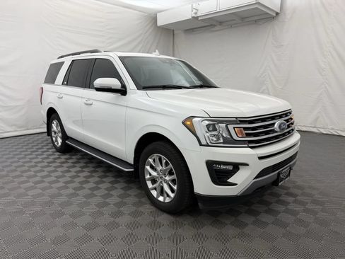 Used 2020 Ford Expedition XLT w/ Equipment Group 202A AWD/4WD image 4
