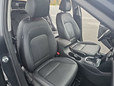 Used 2020 Hyundai Kona Limited w/ Cargo Package image 10