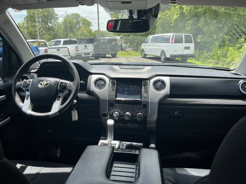 Used 2018 Toyota Tundra SR5 w/ SR5 Upgrade Package AWD/4WD image 23