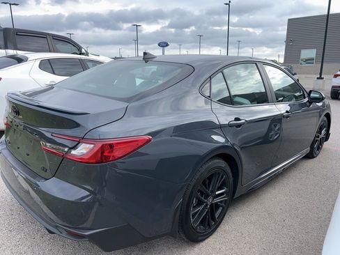 Used 2025 Toyota Camry SE w/ Convenience Package image 5