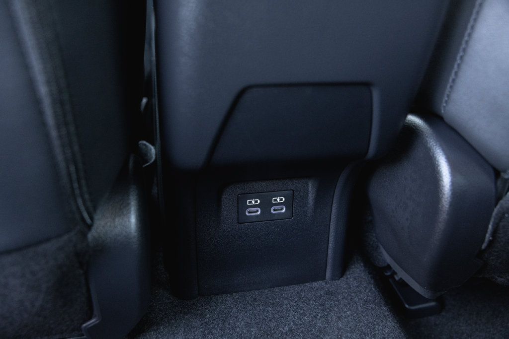 Certified 2024 Toyota Prius XLE FWD image 27