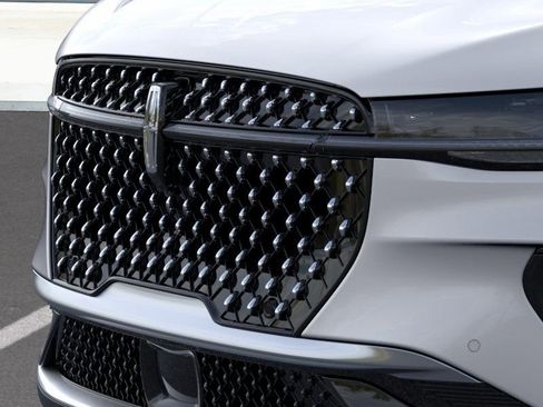 New 2026 Lincoln Nautilus Premier AWD/4WD image 17