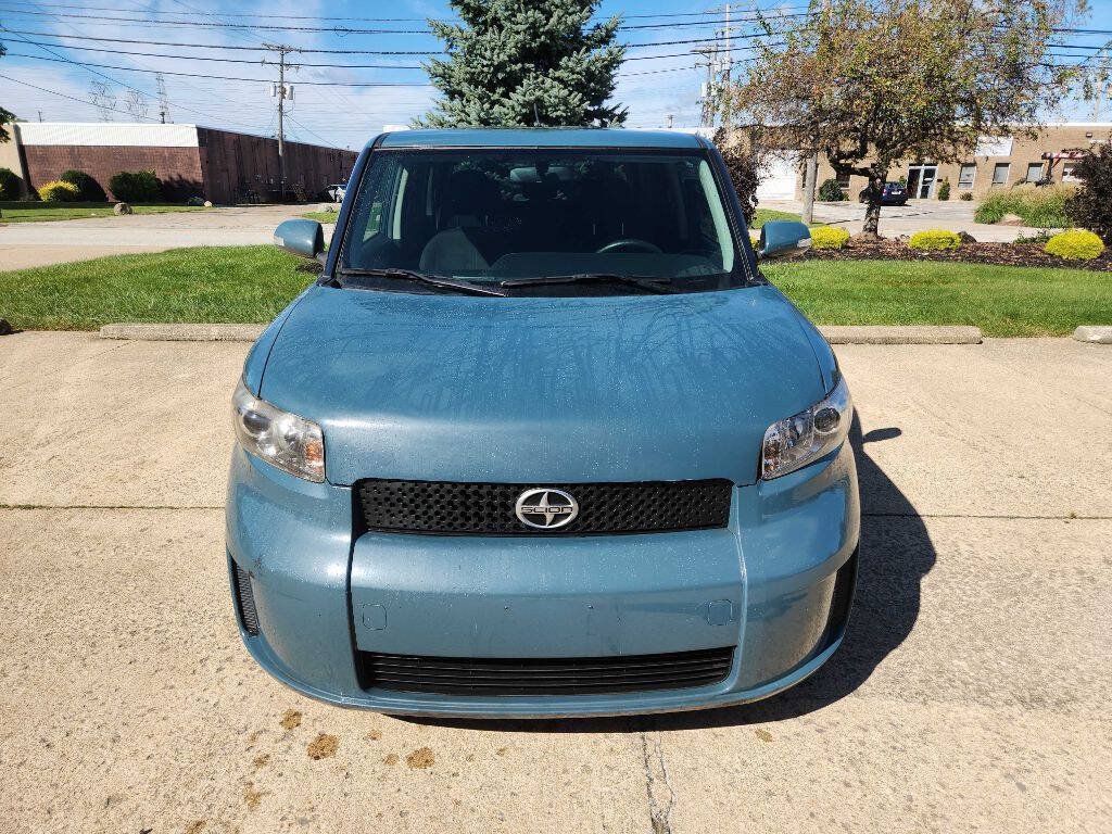 Used 2010 Scion xB FWD image 2