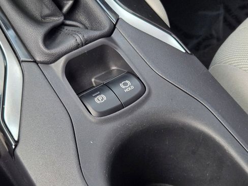 Used 2024 Toyota Corolla Cross L image 27