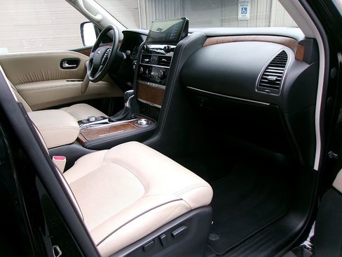 Used 2023 Nissan Armada SL w/ Captain's Chairs Package image 10