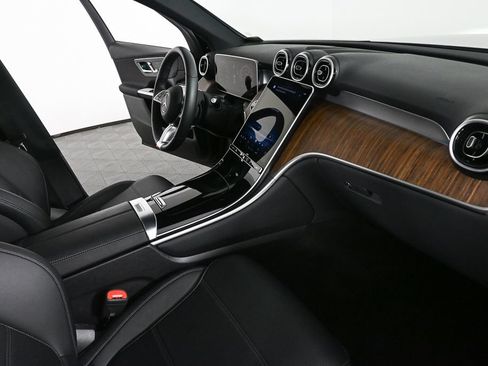 Used 2026 Mercedes-Benz GLC 300 image 23
