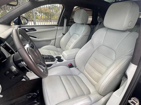 Used 2017 Porsche Macan Turbo image 6