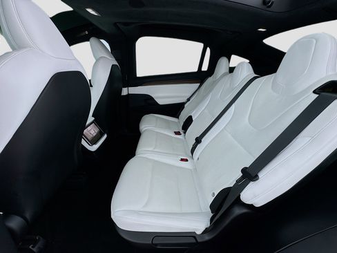 Used 2022 Tesla Model X image 14