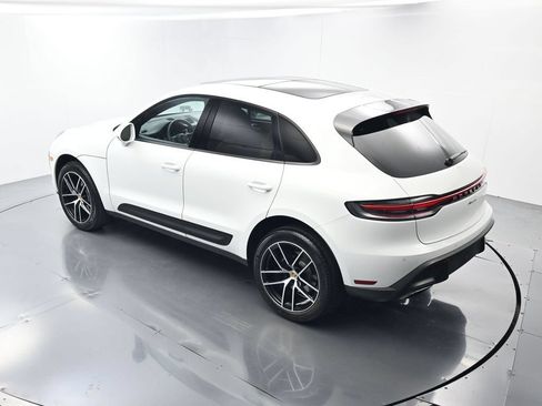 Certified 2025 Porsche Macan AWD/4WD image 36