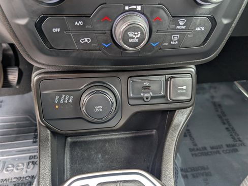 Used 2021 Jeep Renegade Limited image 26