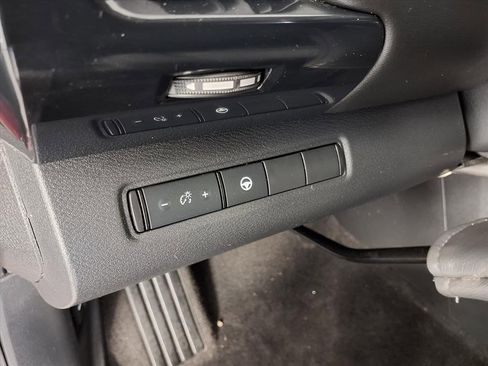 Used 2022 Nissan Pathfinder SV image 15