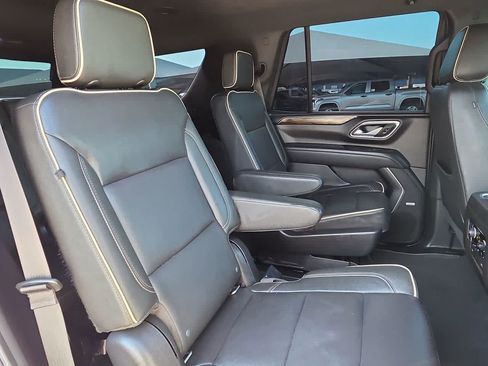 Used 2022 Chevrolet Tahoe Premier AWD/4WD image 17