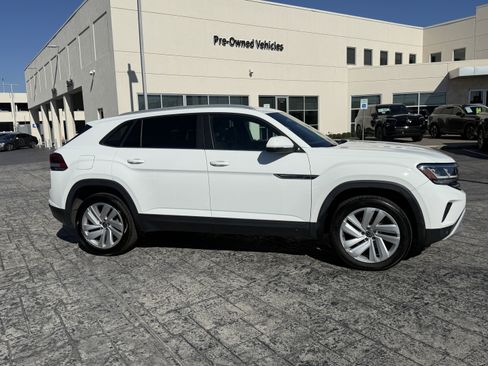 Used 2020 Volkswagen Atlas Cross Sport SE image 8