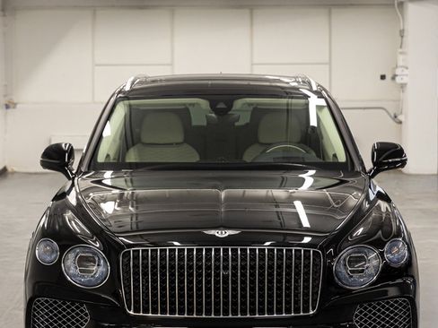 New 2025 Bentley Bentayga Extended Wheelbase image 3