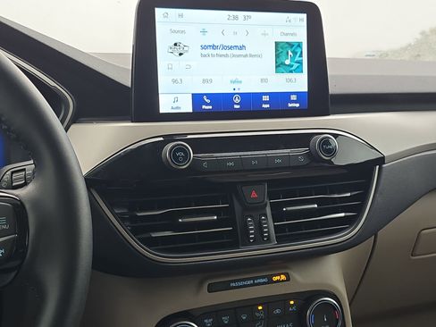 Used 2022 Ford Escape SEL w/ Technology Package image 17