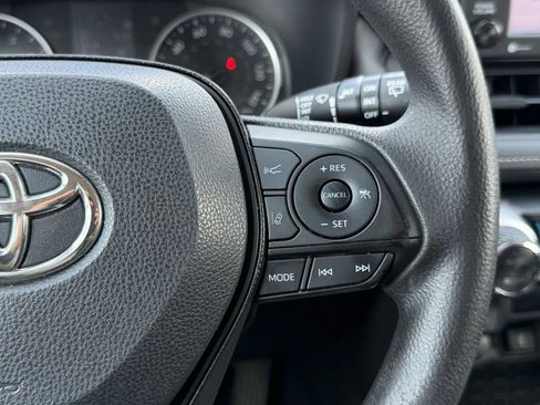 Used 2021 Toyota RAV4 XLE AWD/4WD image 21
