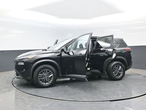 Used 2023 Nissan Rogue S AWD/4WD image 27
