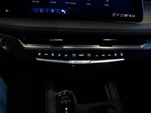 Used 2024 Cadillac XT4 Premium Luxury image 10