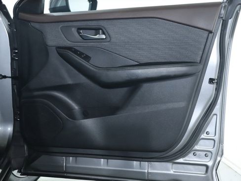 Used 2023 Nissan Rogue SV image 35