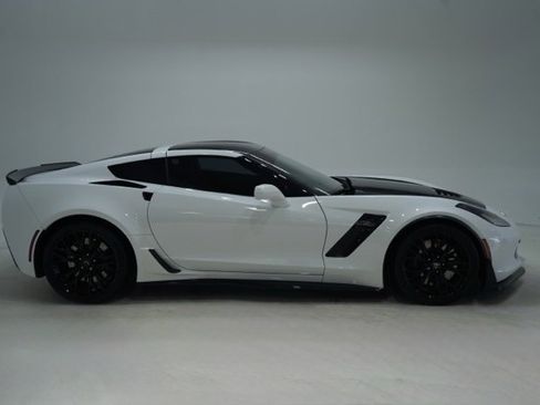 Used 2016 Chevrolet Corvette Z06 w/ 3LZ Preferred Equipment Group image 8