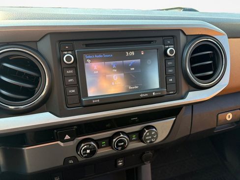 Used 2017 Toyota Tacoma SR5 w/ Tow Package image 16