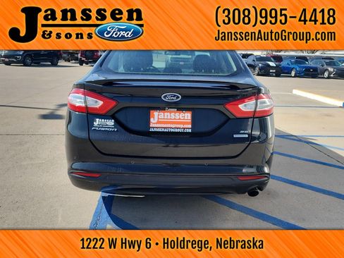 Used 2015 Ford Fusion SE image 10
