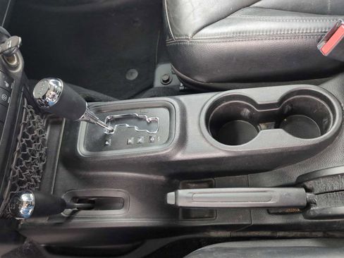 Used 2017 Jeep Wrangler Unlimited Sahara image 14