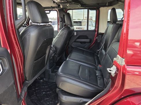 Used 2022 Jeep Wrangler Unlimited Sahara w/ Cold Weather Group image 14