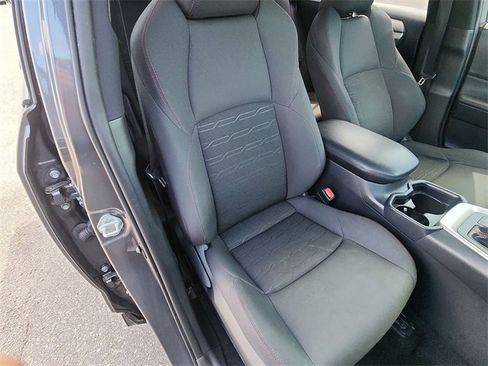 Used 2021 Toyota RAV4 SE image 25