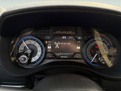 Used 2022 RAM 1500 Limited w/ Body-Colour Bumper Group image 23