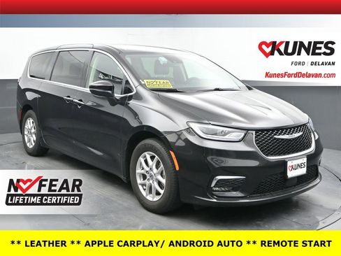 Used 2023 Chrysler Pacifica Touring-L image 1