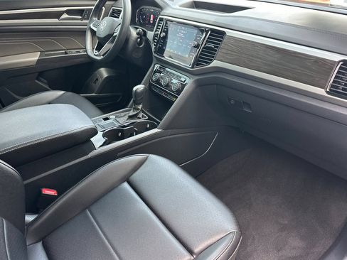 Used 2023 Volkswagen Atlas SE w/ Panoramic Sunroof Package FWD image 17